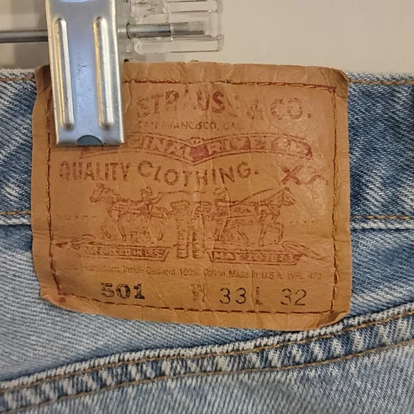 Levi's Distressed Shorts 33 in Waist - Picture 3 of 3